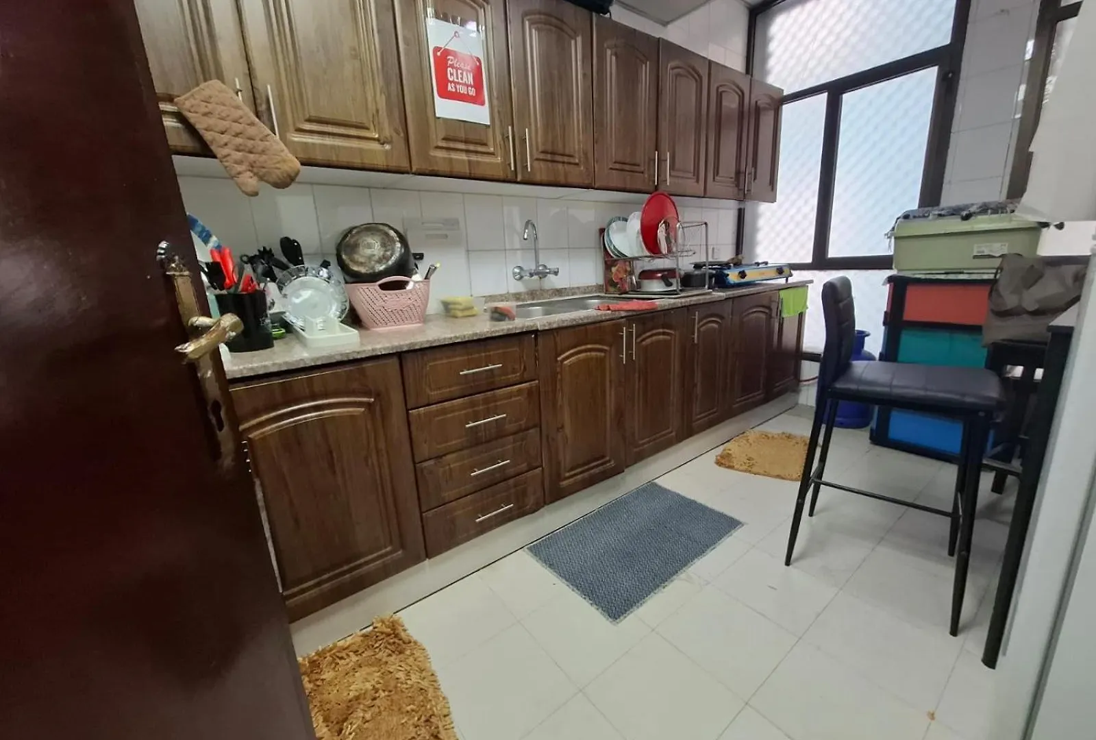 Gasthuis Affordable Room With 2 Beds Shared Toilet Abu Dhabi
